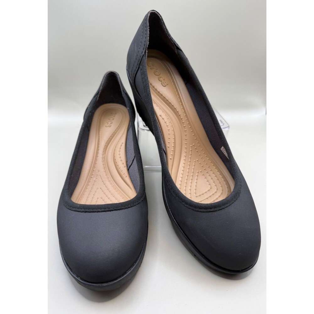 Crocs Womens Closed Toe Wedge Black Shoes Comfortable Size 7